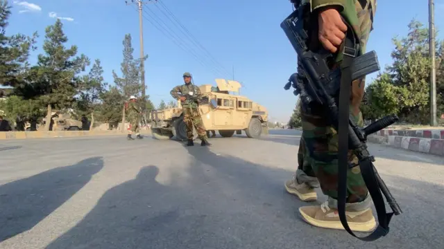 Патрули талибов у международного аэропорта имени Хамида Карзая в Кабуле