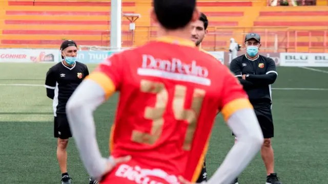 Futbolistas entrenando en Costa Rica