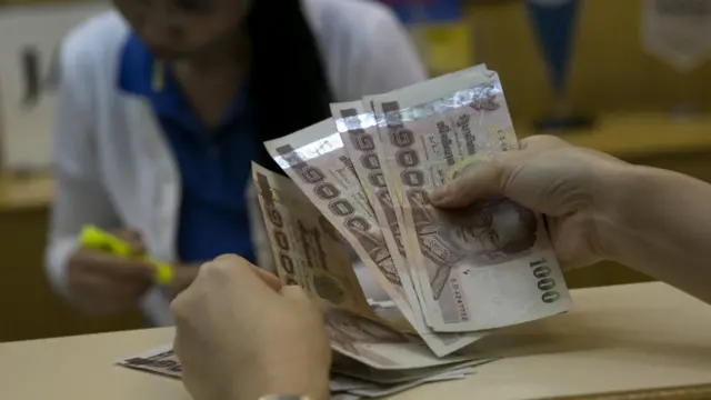 จ่ายเงินในธนาคาร