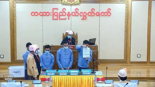 အန်အယ်လ်ဒီအမတ်အများစုရှိတဲ့ ကယားလွှတ်တော်မှာ ဝန်ကြီးချုပ်ကို တာဝန်က ရပ်စဲရေးမဲခွဲတဲ့အခါ ထောက်ခံမဲ ၁၆ မဲ ကန့်ကွက်မဲ ၄ မဲနဲ့ အဆိုအောင်မြင်ခဲ့ပါတယ်။