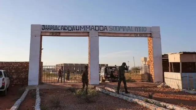 Jaamacadda Umadda ayaa dib loo furay oo hadda ay dhigtaan ardey.