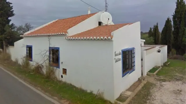 Foto do exterior da casa que teria sido usada pelo suspeito