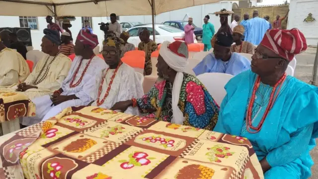 Awọn eekan nibi ipade naa