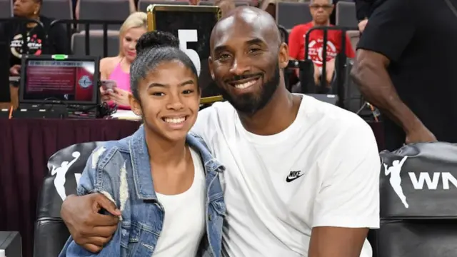 Kobe Bryant junto a su hija, Gianna.