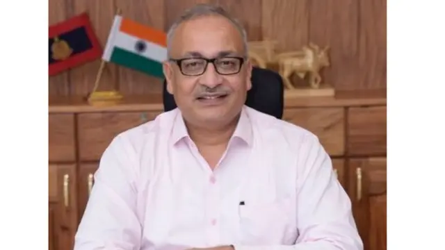 தீபேந்தர் பதக் - காவல்துறை சிறப்பு ஆணையர் (