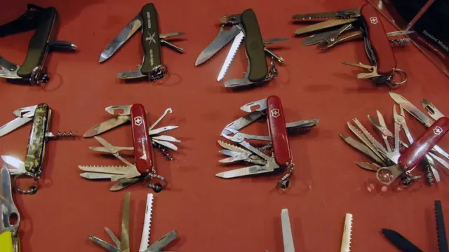 Виставка швейцарських армійських ножів