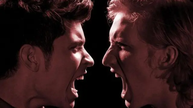 شخصان يختلفان معها بشدة من خلال الصياح