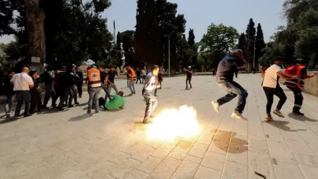 Disturbios alrededor de la mezquita al Aqsa.