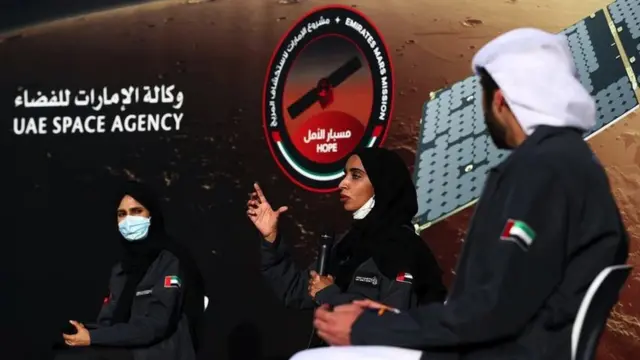 Хеса Ал Матруши (средина) сада је главна научница мисије Нада, која открива нове увиде у временске прилике на Марсу