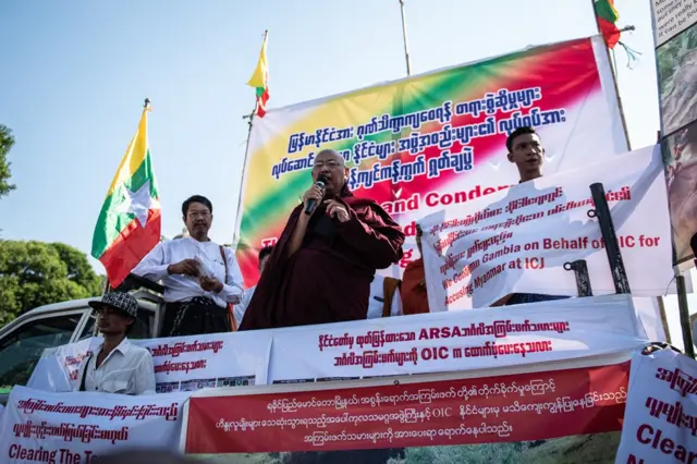 မည်သည့် နိုင်ငံ၊လူမျိုး၊ ဘာသာ၊ လူအစုအဖွဲ့ကိုမှ ထိခိုက်နစ်နာ၊ တိုက်ခိုက်တာမလုပ်ဘဲ ပကတိအရှိအတိုင်း ကမ္ဘာကသိဖို့ဆောင်ရွက်မယ်လို့ အစိုးရက ပြော