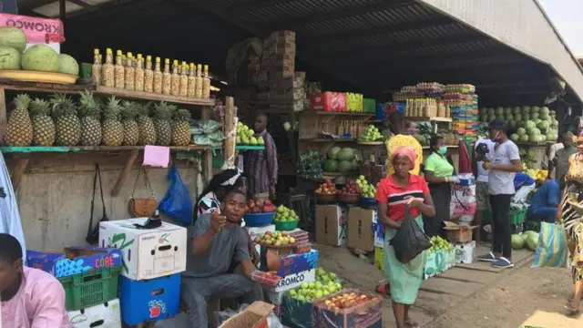 Pipo wey dey sell food no join for di lockdown