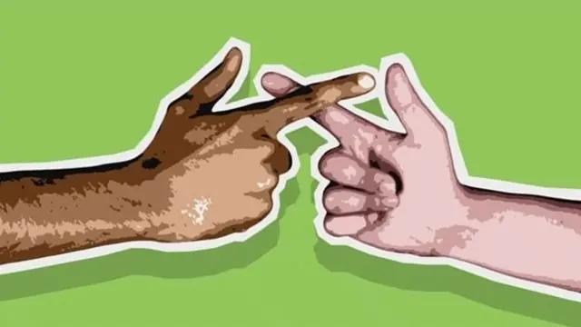 最初需要兩個人的手指相互交疊,在願望實現後才能拿開