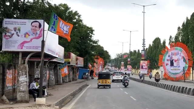 హైదరాబాద్‌లో కేసీఆర్, మోదీ ఫ్లెక్సీలు