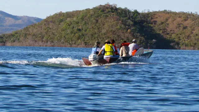 Investigadorescasas de apostas gratisuma lanchacasas de apostas gratisum lago na Serra da Mesa, Brasil