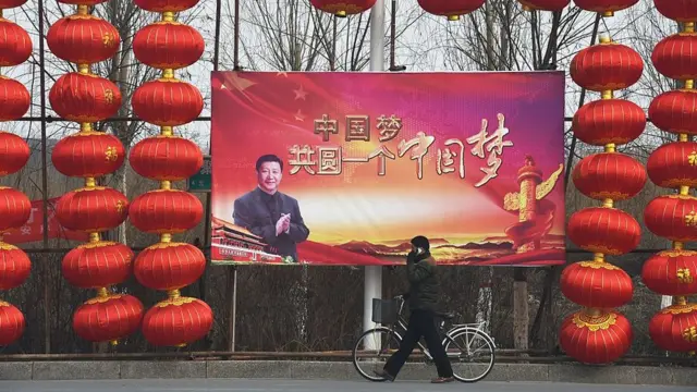 Cartel con la foto de Xi Jinping