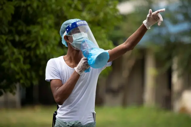 စေတနာ့ဝန်ထမ်းတစ်ဦး