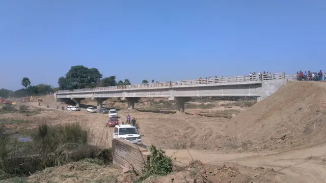 आढ़तपुर की तरफ जाता रास्ता