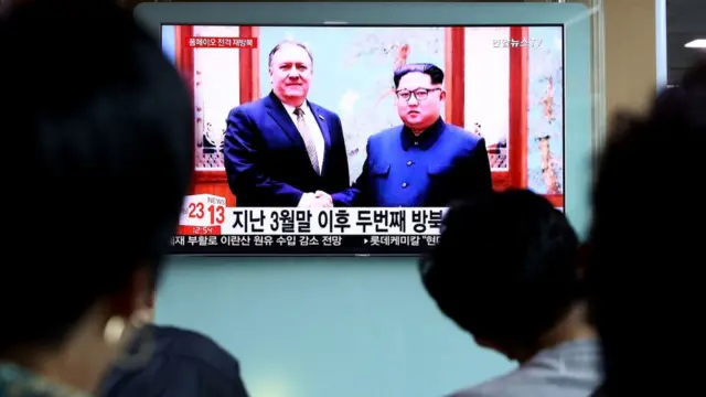 Encuentro entre Mike Pompeo y Kim Jong-un.