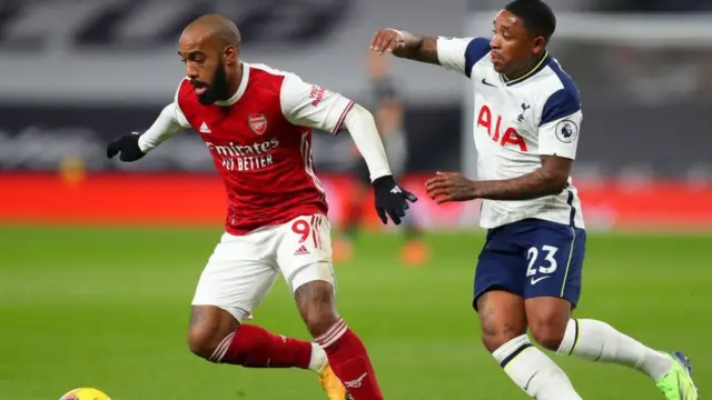 Alexandre Lacazette ati Steven Bergwijn