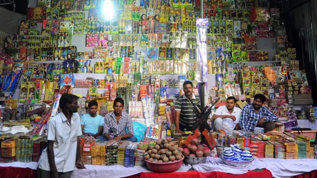 আতসবাজির জমজমাট ব্যবসা