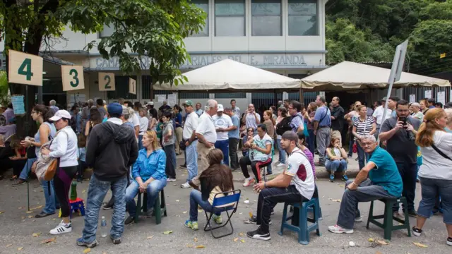 El CNE otorga al oficialismo el triunfo en 17 de las 23 gobernaciones en las elecciones regionales de Venezuela y la oposición desconoce los resultados - BBC News Mundo