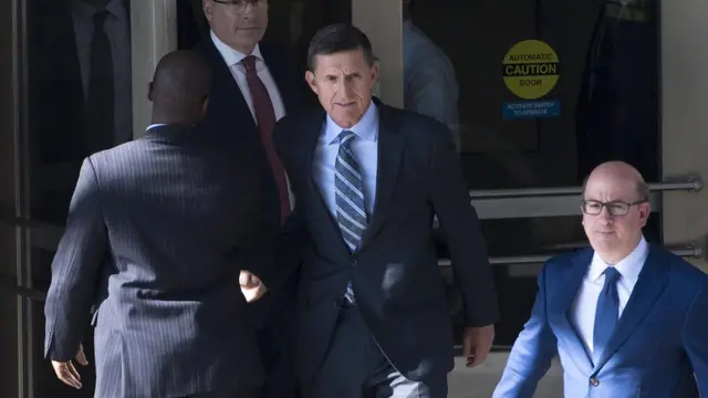 Ông Flynn rời tòa án liên bang ở Washington D.C sau khi thú nhận tội trạng