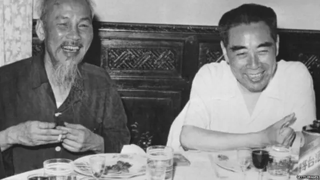 ਚਾਓ ਐਨ ਲਾਈ ਵਿਅਤਨਾਮ ਦੇ ਰਾਸ਼ਟਰਪਿਤਾ ਹੋ ਚੀ ਮਿਨਹ ਦੇ ਨਾਲ