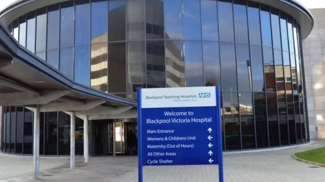 Di third pesin to catch monkeypox for UK bin dey care for patient inside Blackpool