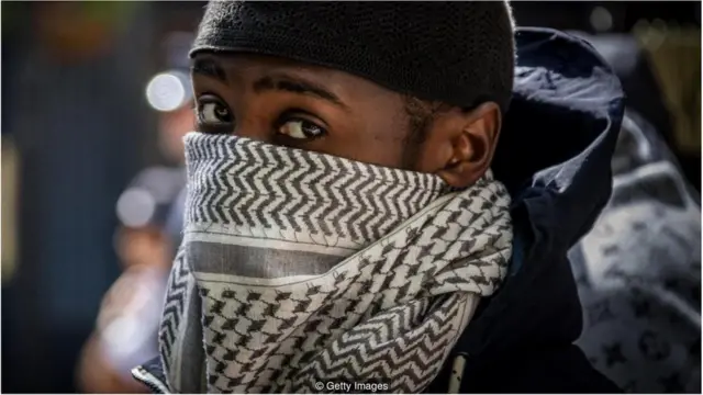 पूरी दुनिया में बढ़ते कट्टरपंथ से कैसे निपटा जा सकता है?