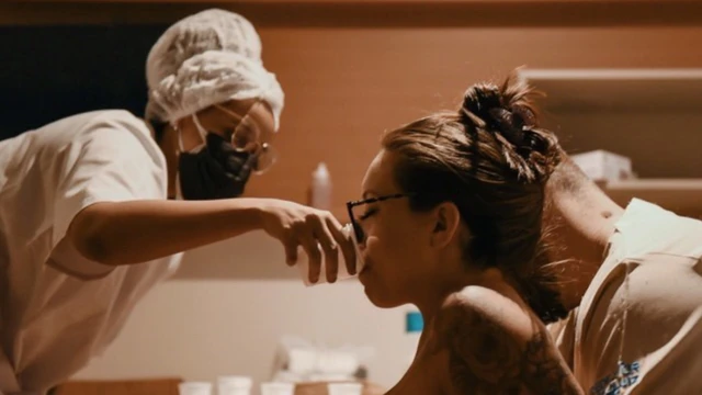 دانييلا دي أوليفيرا مع امرأة حامل