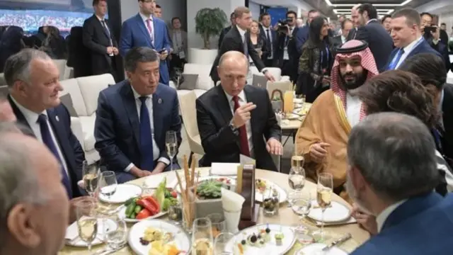 रूस में फ़ुटबॉल वर्ल्ड कप 2018 के दौरान भी साथ दिखे थे व्लादिमीर पुतिन और क्राउन प्रिंस मोहम्मद बिन सलमान