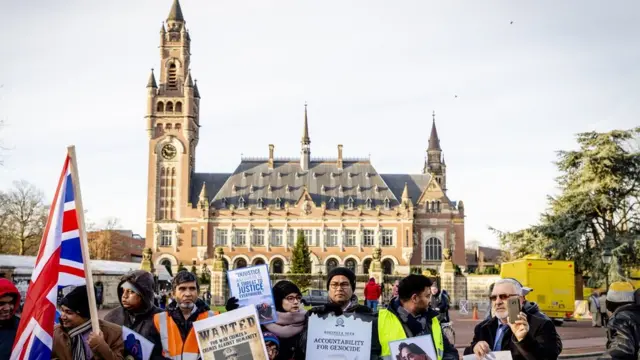 ဂမ်ဘီယာ ဘက်ကထောက်ခံသူတွေ