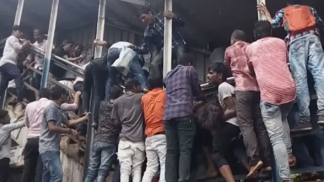 एल्फिन्स्टन रोड स्टेशनवरील घटनेची दृष्य