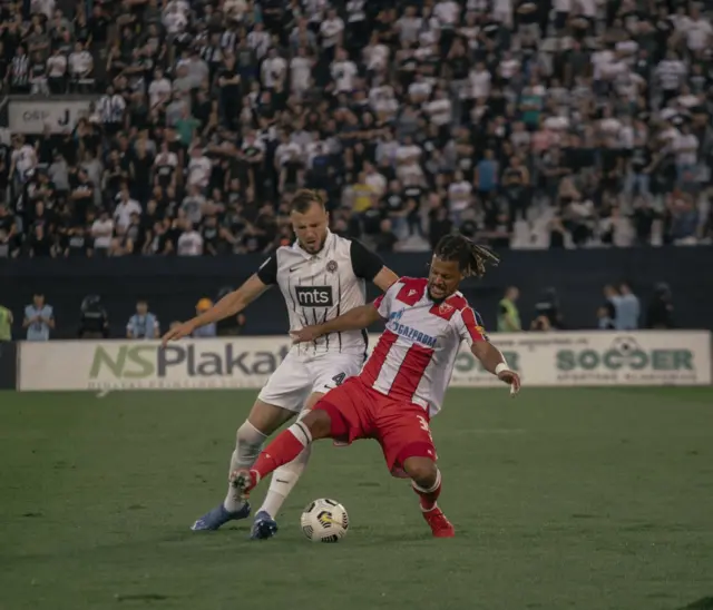 Loik Dioni, napadač Crvene zvezde, u trećem minutu je imao veliku šansu da postigne gol