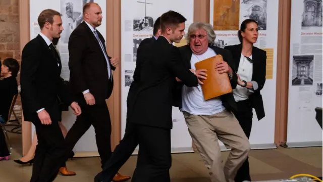 Демонстрант на акции протеста