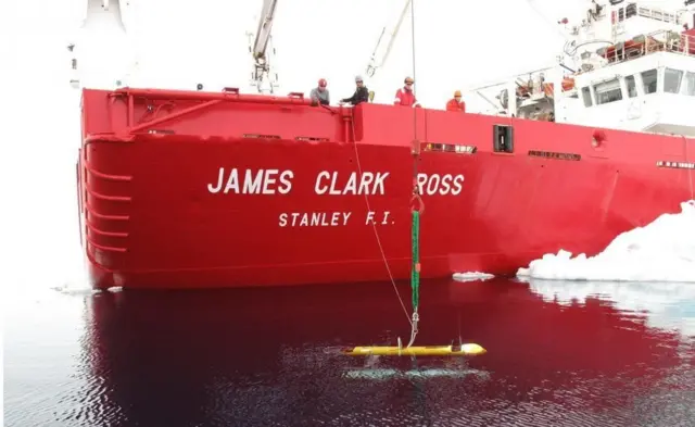 исследовательское судно RRS James Clark Ross