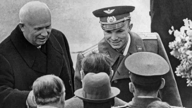 Никита Хрущев и Юрий Гагарин