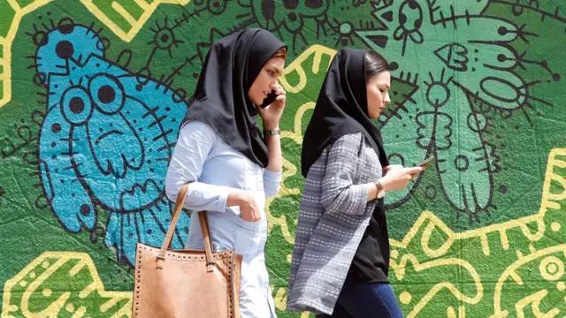 بر اساس گزارش‌ها، بعضی از اپراتورهای تلفن همراه در ایران بطور رسمی فیلترینگ تلگرام را آغاز کرده‌اند که از جمله می‌توان به ایرانسل، رایتل و همراه اول اشاره کرد