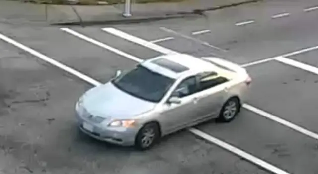 پلیس می گوید مظنونان با یک تویوتا کمری نقره ای ۲۰۰۸ فرار کردند