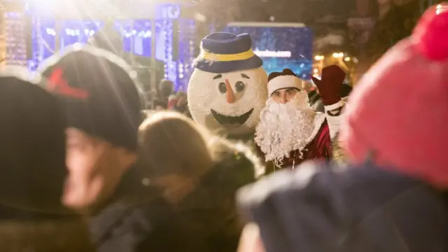 Сніговик і Дід Мороз на Софіївській площі