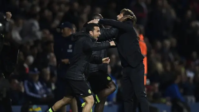 كونتي يحتفل