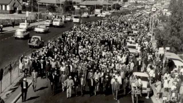 Le cortège funèbre de l'Imam Haron au Cap, 1969