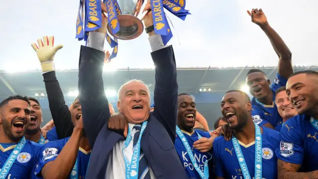 拉涅利率领莱斯特城捧起英超奖杯