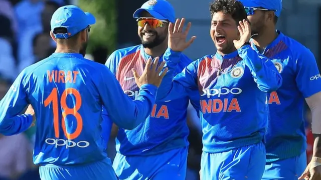 विराट कोहली और कुलदीप यादव