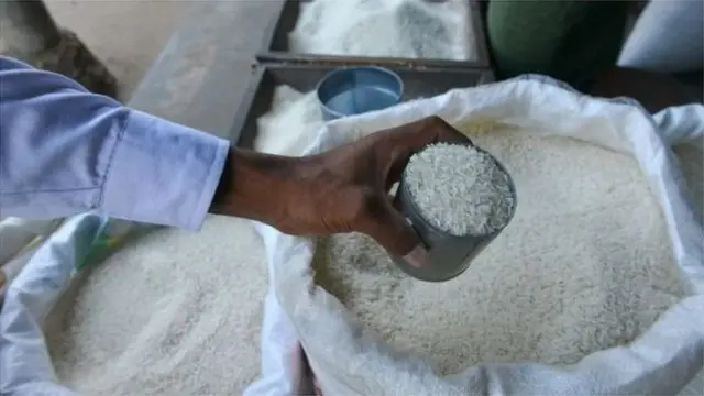 বোরো ধান না আসা পর্যন্ত প্রায় ১৫ লাখ টন চাল আমদানি করতে হতে পারে বলে কর্মকর্তারা বলেছেন।