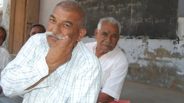 ધિરુભાઈ જેઠીની તસવીર