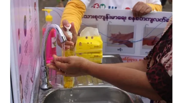 လက်ကိုမကြာခဏ ဆပ်ပြာနဲ့ စနစ်တကျဆေးခြင်းဟာ ရောဂါကို မကူးစက်အောင် ကာကွယ်နိုင်