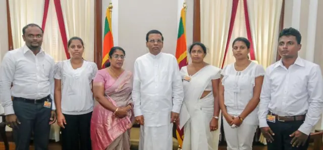 2015 පෙබරවාරි මස දොඩංගොඩ පවුලේ සාමාජිකයන් ජනාධිපති මෛත්‍රිපාල සිරිසේන හමු වූ අවස්ථාව (හිටපු ඇමතිනී තලතා අතුකෝරල ද එම අවස්ථාවට එක් විය)