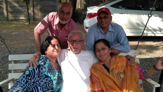 સંતાનો સાથે મહેન્દ્ર મેઘાણી