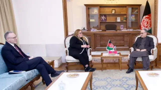 سلام رحیمي د امریکا له مرستیالې سفیرې سره د افغان سولې په اړه غږېدلی